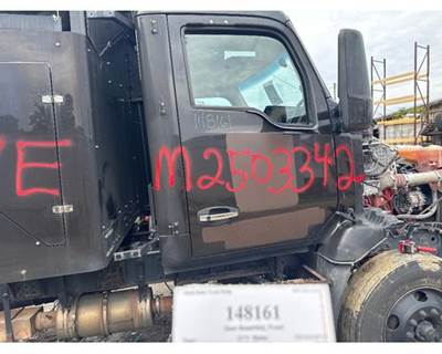 Paccar Right Front Door Assembly for a Kenworth T680