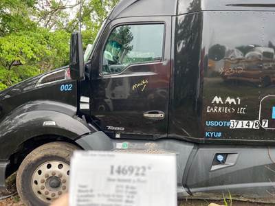 Paccar T680 Left Front Door Assembly for a Kenworth T680