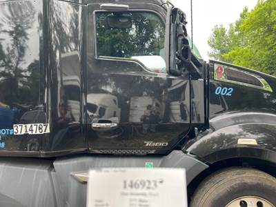 Paccar T680 Right Front Door Assembly for a Kenworth T680