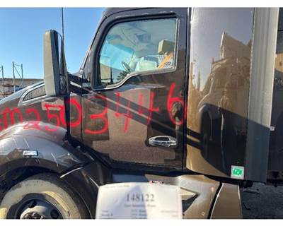 Paccar T680 Front Door Assembly for a Kenworth T680