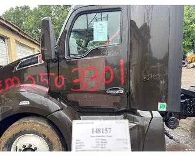 Paccar T680 Front Door Assembly for a Kenworth T680
