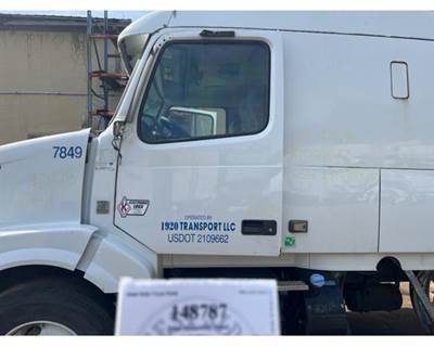 Volvo VNL Left Front Door Assembly
