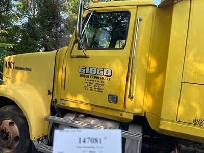 Western Star A18-45886-018 Left Front Door Assembly for a Western Star TR 4900 FA