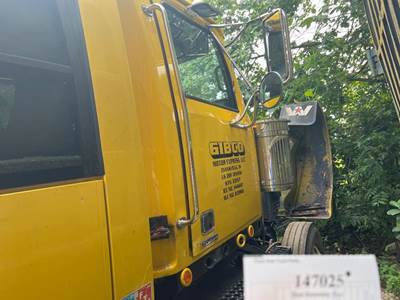 Western Star A18-66208-005 Right Front Door Assembly for a Western Star TR 4900 FA