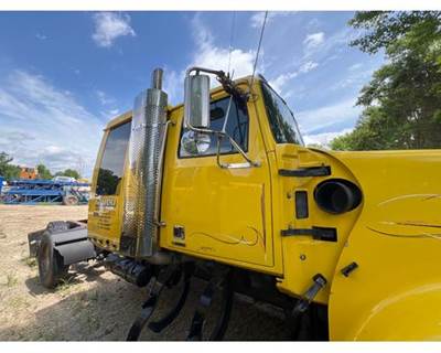 Western Star A18-66208-005 Right Front Door Assembly for a Western Star TR 4900 FA