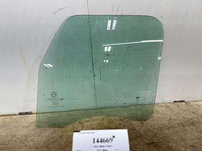 Freightliner 18-68072-000 Left Front Door Glass for a Freightliner CASCADIA 126