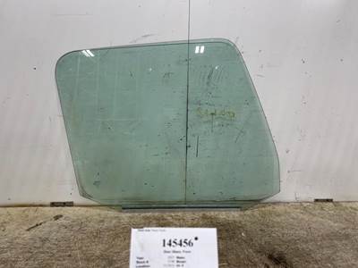 Volvo 21079285 Right Front Door Glass for a Volvo VNL