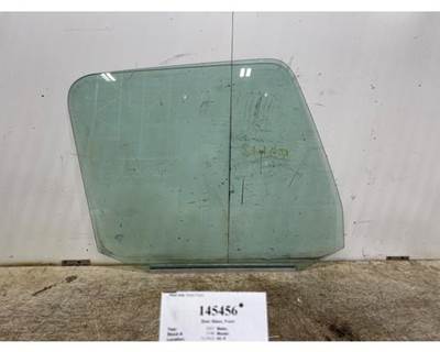 Volvo 21079285 Right Front Door Glass for a Volvo VNL