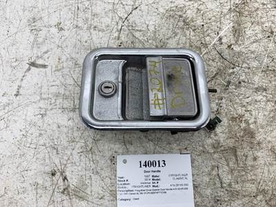 Freightliner A18-28165-000 Left Door Handle for a Freightliner CLASSIC XL