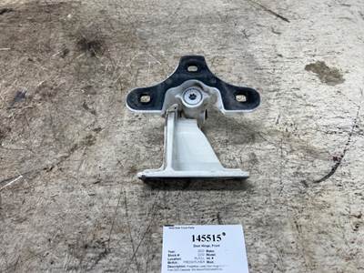 Freightliner A1871020000 Left Door Hinge for a Freightliner CASCADIA 126
