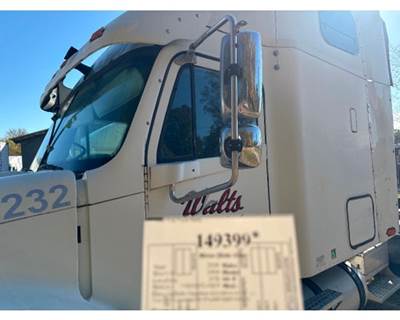 Freightliner A22-59616-002 Left Door Mirror for a Freightliner COLUMBIA