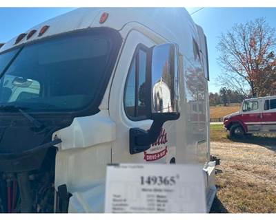 Freightliner A22-60713-005 Left Door Mirror for a Freightliner CASCADIA