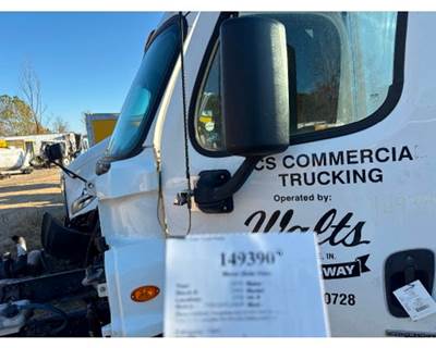 Freightliner A22-61257-000 Left Door Mirror for a Freightliner CASCADIA