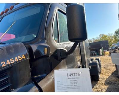 Freightliner A22-61257-008 Left Door Mirror for a Freightliner CASCADIA
