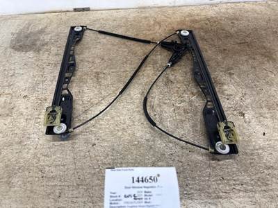 Freightliner A18-69141-001 Right Door Window Regulator for a Freightliner CASCADIA 126