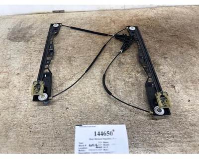 Freightliner A18-69141-001 Right Door Window Regulator for a Freightliner CASCADIA 126
