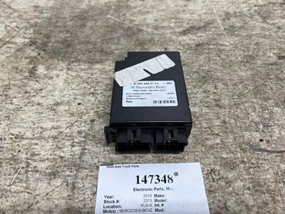 Mercedes-Benz A0004465151/001 Electrical Parts for a Freightliner CASCADIA 126
