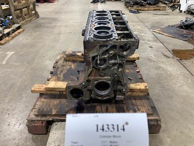 Cummins 3329058 Engine Block / Cylinder Block for a International 8100