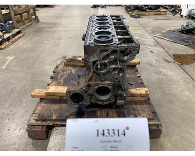 Cummins 3329058 Engine Block / Cylinder Block for a International 8100