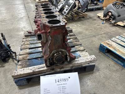 Mack 1002130 Engine Block / Cylinder Block for a Mack CXU612