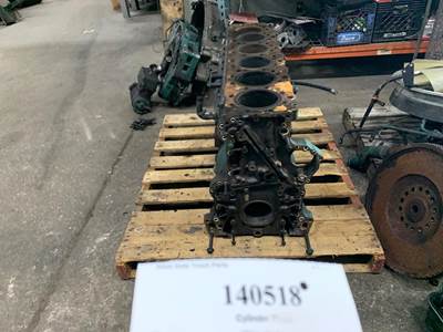 Volvo 1001968 Engine Block / Cylinder Block for a Volvo VNL