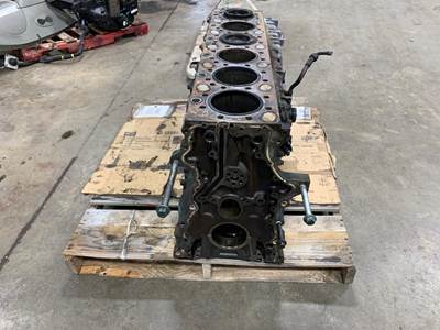 Volvo 1002080 Engine Block / Cylinder Block