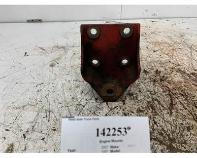 Cummins 1664760C5 Engine Mount for a International 9400I
