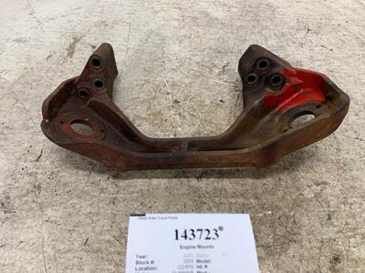 Cummins 3102796 Engine Mount for a International 9400I