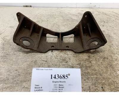 Cummins 3882674 Engine Mount for a International 8100