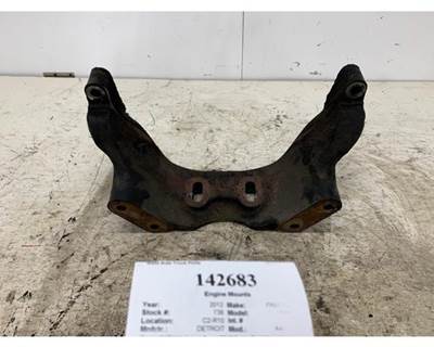 Detroit A4722230704 Engine Mount for a Freightliner CASCADIA