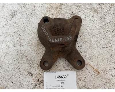 Freightliner 01-22935-000 Engine Mount