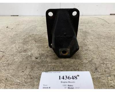 Freightliner 01-28728-001 Right Engine Mount for a Freightliner CENTURY CLASS 112