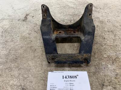 Freightliner 01-32275-000 Engine Mount for a Freightliner M2 106