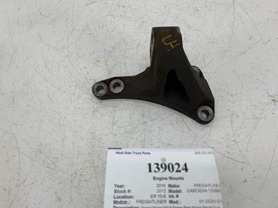 Freightliner 01-33283-000 Left Engine Mount for a Freightliner CASCADIA 125BBC