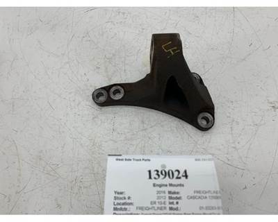 Freightliner 01-33283-000 Left Engine Mount for a Freightliner CASCADIA 125BBC