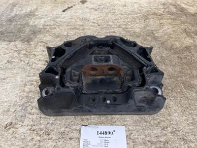 Freightliner 01-34095-000 Engine Mount for a Freightliner CASCADIA 126