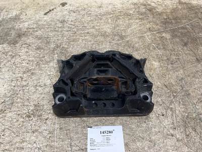 Freightliner 01-34095-000 Engine Mount for a Freightliner CASCADIA 126