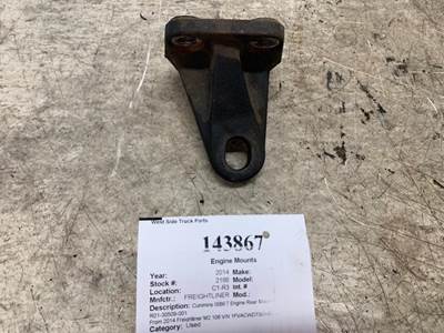 Freightliner R01-30509-001 Right Engine Mount for a Freightliner M2 106