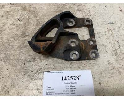 International 3808945C1 Left Engine Mount for a International Prostar