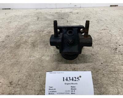 International 3824527C1 Engine Mount