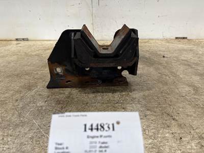 International 4056602C2 Right Engine Mount for a International LT625