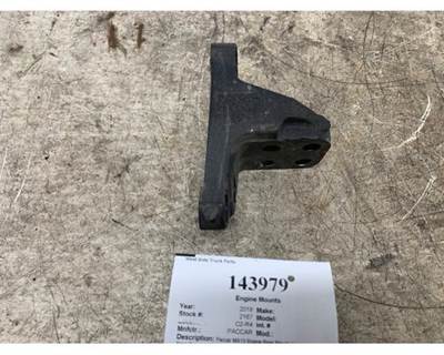 Paccar 2044597 Engine Mount for a Peterbilt 579