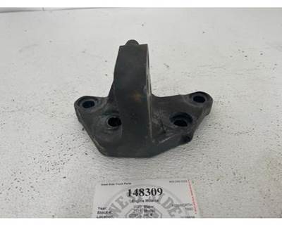 Paccar 2139938 Left Engine Mount for a Kenworth T680