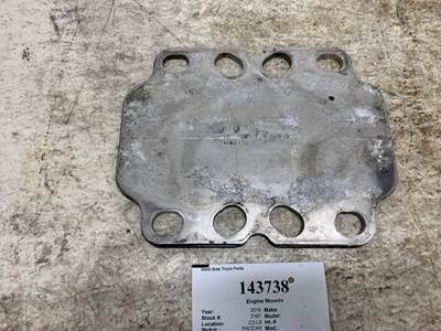 Paccar A80-1085-004 Engine Mount for a Peterbilt 579