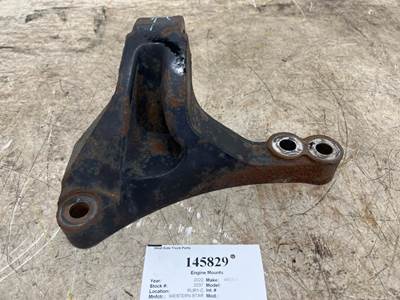 Western Star 01-35033-000 Right Engine Mount for a Western Star TR 4700SF