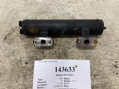 Cummins 4975879 Engine Oil Cooler for a Freightliner CENTURY CLASS 112