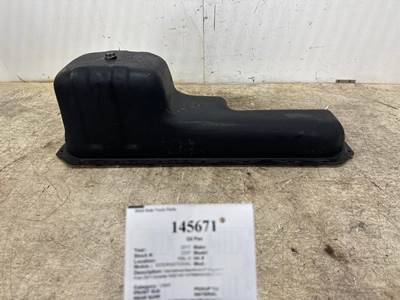 International 1832248C91 Engine Oil Pan for a International DuraStar 4300