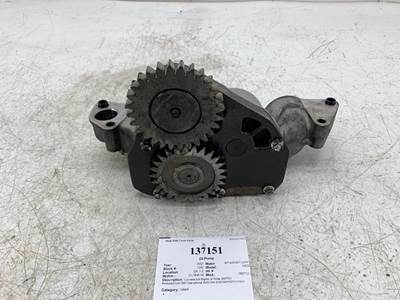 Cummins 3687527 Engine Oil Pump for a International 9400I