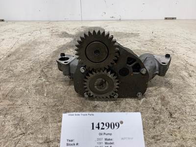 Cummins 3687527 Engine Oil Pump for a International 9400I