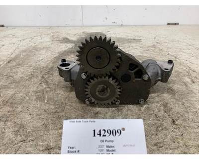 Cummins 3687527 Engine Oil Pump for a International 9400I